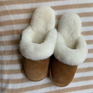NWT brown and white sheepskin slippers